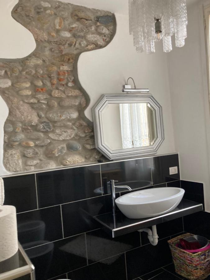 Casa Vacanza Sole Lago… Интра Экстерьер фото