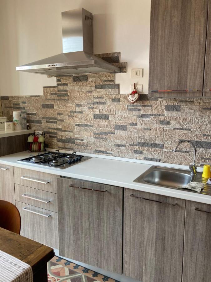 Casa Vacanza Sole Lago… Интра Экстерьер фото